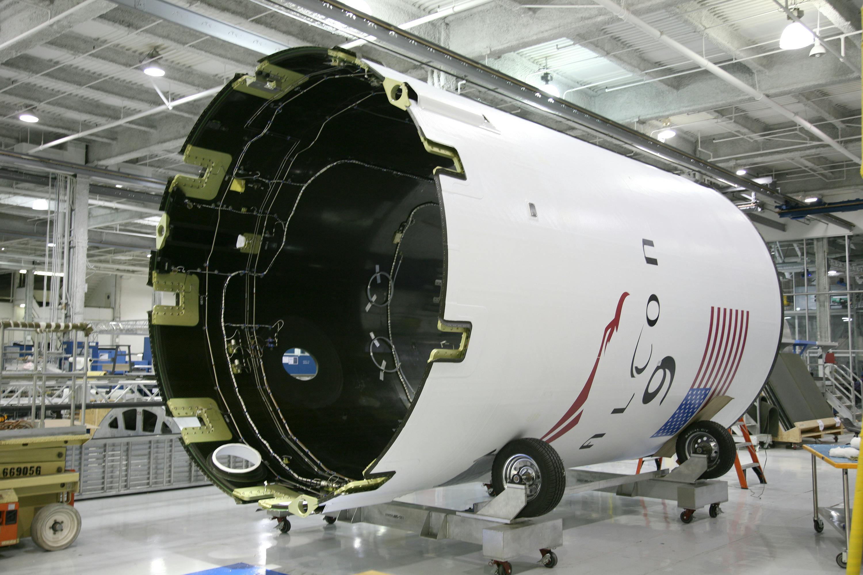 Composite manufacturing material under technical lighting